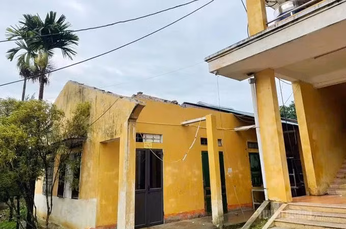 Mưa lớn ở miền Bắc khiến 1 người bị thương, 121 nhà tốc mái