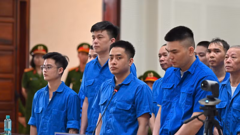 Hình ảnh Bùi Đình Khánh, kẻ nổ súng khiến cán bộ công an hy sinh hầu tòa