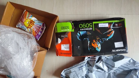 Mua RTX 5090, nhận bột giặt, cú lừa gây sốc