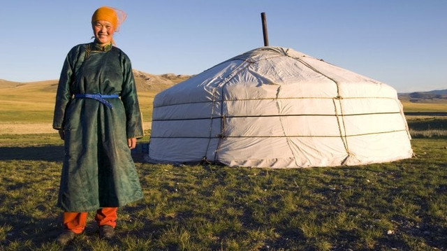 Phụ nữ Mông Cổ thường giữ vai trò quan trọng trong gia đình và xã hội. Ảnh: Grunge.