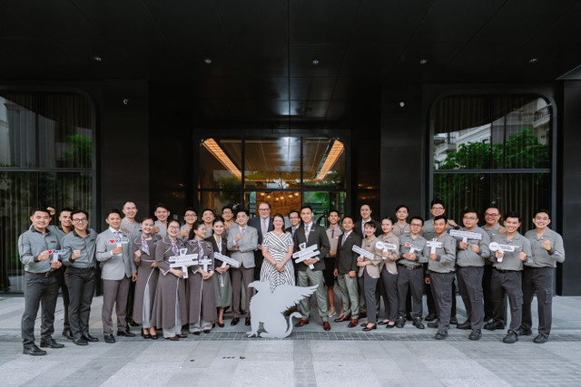 Đồng hành cùng cư dân là đội ngũ quản gia Marriott - những người được đào tạo chuyên sâu, mang đến dịch vụ cá nhân hóa nhằm giúp chủ nhân toàn tâm dành thời gian cho những điều quan trọng: công việc, gia đình hay bản thân. 5.jpg