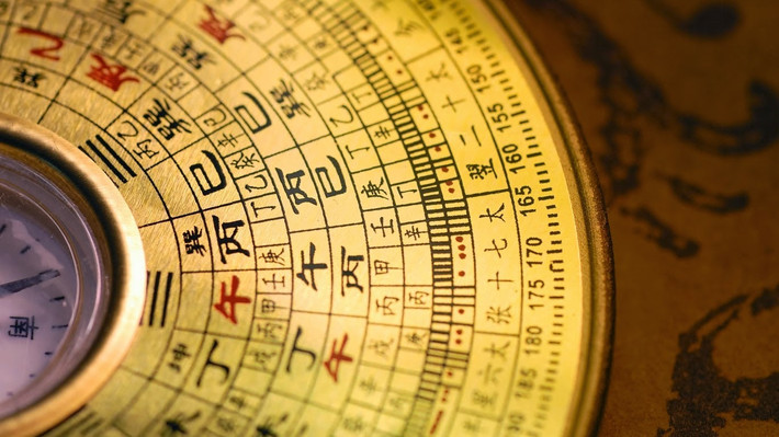 Mảnh đất này nằm gần nguồn nước, do vậy mỗi khi tới mùa, trời mưa là ngôi mộ lại bị chìm trong nước. Bị người đời chê bai là gàn dở, Quách Phác không hề để tâm mà thực hiện ý kiến của mình đến cùng.