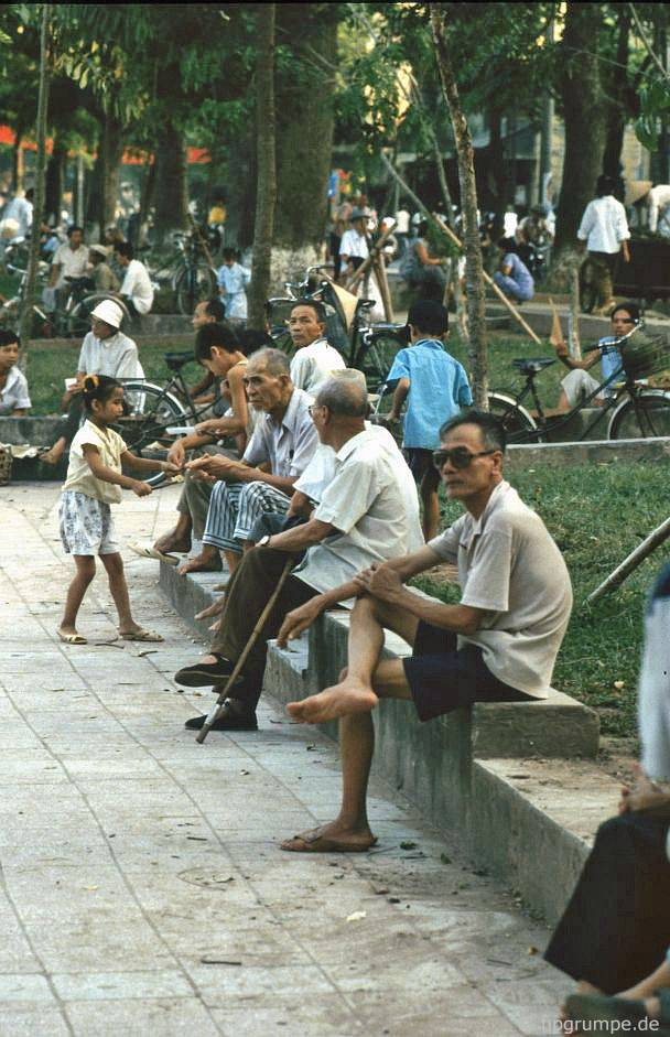 Một góc bờ hồ, 1992.