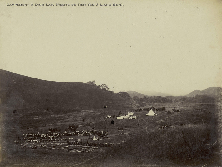 Trại dừng nghỉ tại Đình Lập, trên đường từ Tiên Yên đi Lạng Sơn.