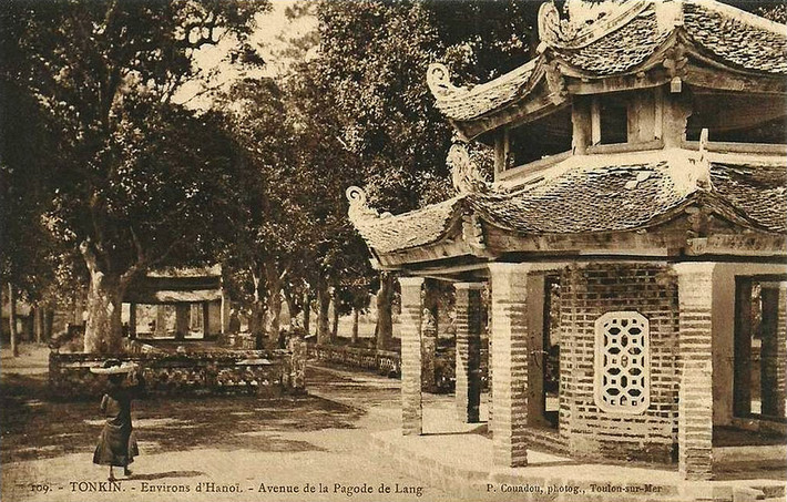 Nhà bát giác đặt tượng thiền sư Từ Đạo Hạnh.