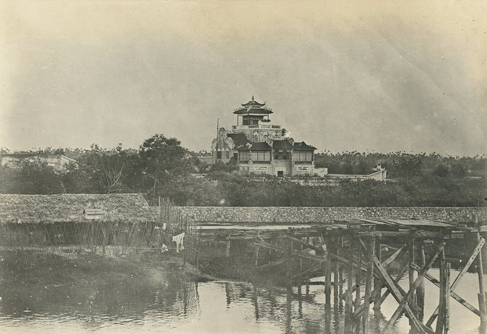 "Lâu đài Marty" nhìn từ sông Tam Bạc, 1900.