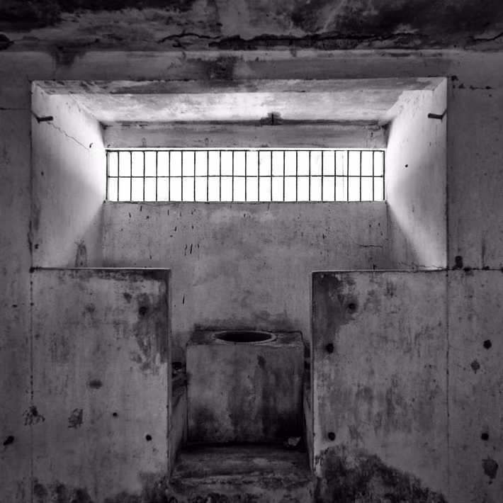 Khoảng lặng trong nhà tù Côn Đảo. Ảnh: Johann Marjeta / 500px.com.