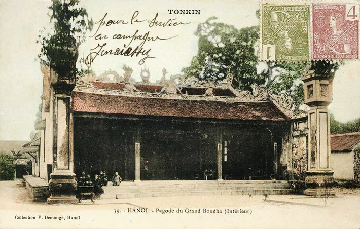 Khu điện thờ của đền Quán Thánh xưa.