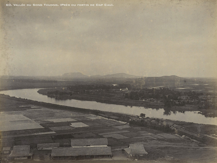 Thung lũng sông Thương, gần đồn Đáp Cầu.