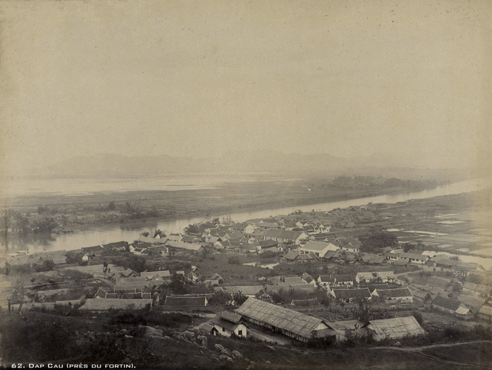 Khung cảnh ở Đáp Cầu, gần đồn lính Pháp, nay là phường Đáp Cầu, TP Bắc Ninh.