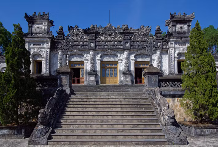 Cung Thiên Định, công trình kiến trúc chính, nằm ở vị trí cao nhất của lăng Khải Định. Ảnh: Noor Arnaout / 500px.com.