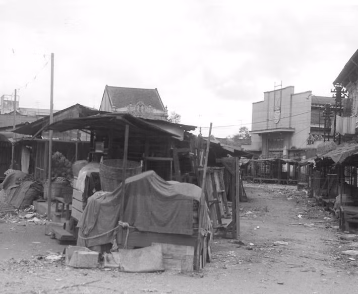 Cảnh tượng tiêu điều ở chợ Bà Chiểu trong chiến sự Mậu Thân, tháng 1/1968.