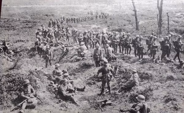 Binh lính Pháp đã chết như ngả rạ dưới tay quân Đức. Sau trận đánh, Quân đoàn Thuộc địa của Pháp đã thiệt hại nặng nề đến mức có thể nói là họ đã bị tiêu diệt gần như hoàn toàn.