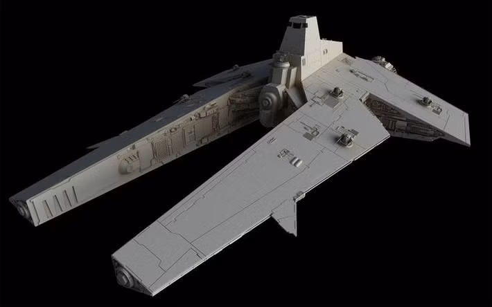 Thủ phạm gây ra vụ va chạm là một cấu trúc giống như con tàu, làm bằng kim loại màu bạc. Con tàu này đã bị rách vỡ hoàn toàn, cho phép dễ dàng nhìn vào cấu trúc bên trong.