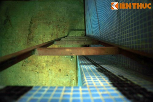 Để đề phòng bị tấn công bất ngờ, trong biệt thự Lam Ngọc còn có một căn hầm trú ẩn được thi công bằng loại thép đặc biệt, có thể chống đỡ sức công phá của hỏa lực hạng nặng. Trong căn hầm này có một đường hầm thoát hiểm.