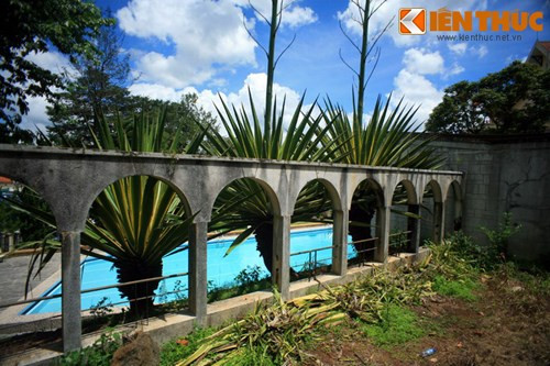 Được coi là “sân sau” của gia đình quyền lực nhất chính quyền Sài Gòn thời điểm đó nên khu biệt điện được huy động tối đa trí lực, nhân lực và vật lực cho việc xây dựng. Sau khi hoàn thành, nơi đây được bảo vệ nghiêm ngặt không thua kém gì những cơ sở quân sự trọng yếu.