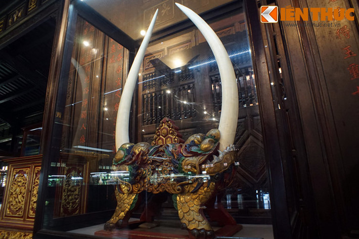 Hiện vật quý giá này đã được gia đình ông Lê Thái và bà Bùi Thị Cẩm Hà là Việt kiều Pháp sưu tầm và hiến tặng cho Bảo tàng cách đây ít năm.