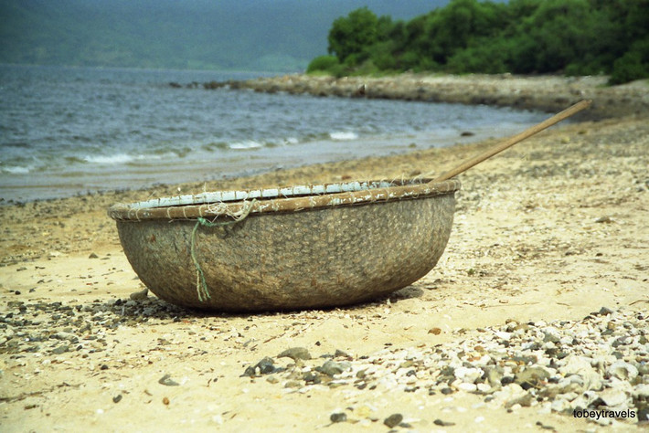 Bãi biển hoang sơ của đảo Hòn Tre.