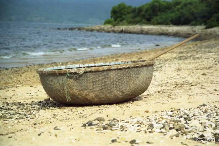 Bãi biển hoang sơ của đảo Hòn Tre.