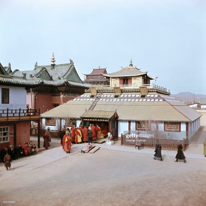 Chùa Vàng ở thủ đô Ulan Bator, một trong những công trình nổi tiếng của Phật giáo Mông Cổ năm 1962. Ảnh: Werner Forman/ Getty Images.