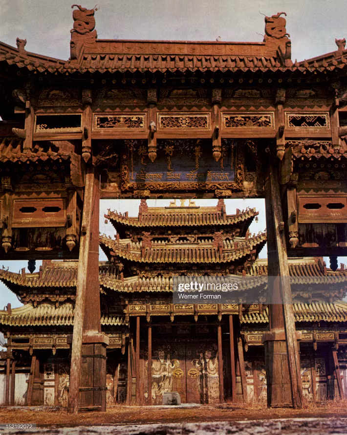 Cổng vào cung điện của các Khả Hãn - người cai trị tối cao ở Mông Cổ xưa.