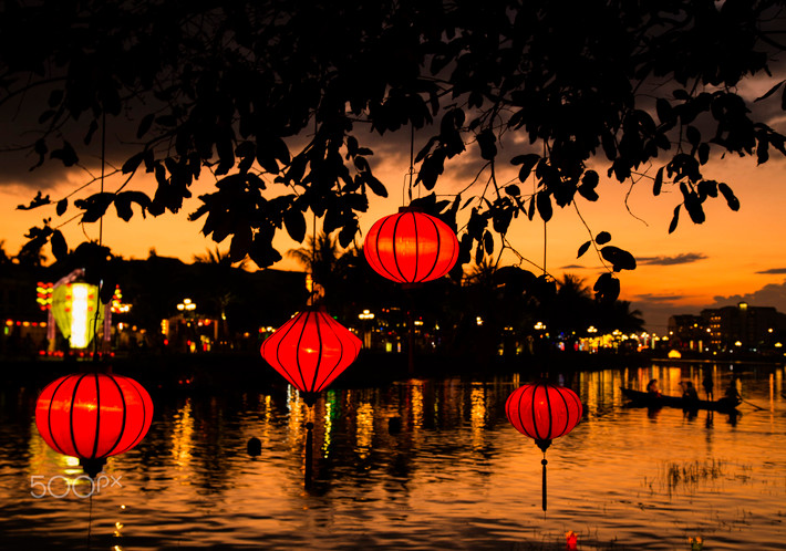 Hoàng hôn trên sông Thu Bồn. Ảnh: Paul Lynch/ 500px.com.