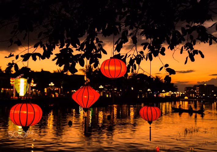 Hoàng hôn trên sông Thu Bồn. Ảnh: Paul Lynch/ 500px.com.