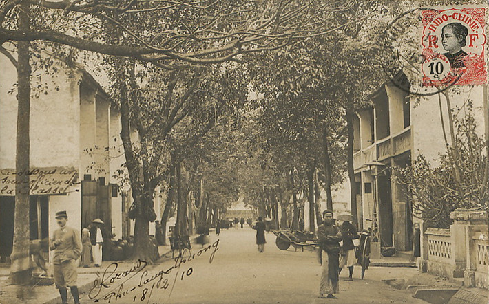 Một con đường ở thị xã Phủ Lạng Thương năm 1910.