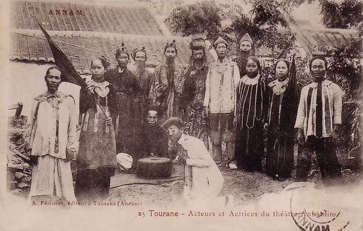 Một gánh hát ở Đà Nẵng.