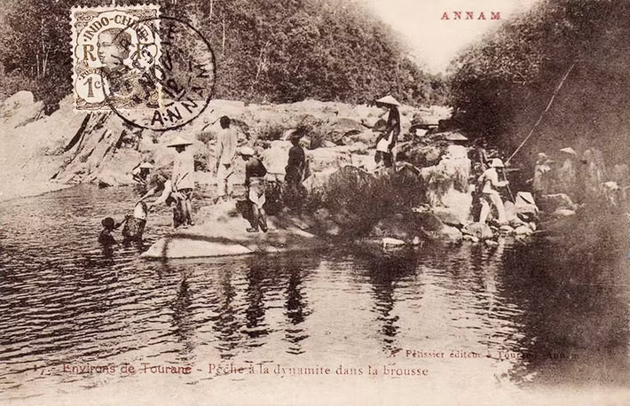 Bắt cá bằng thuốc nổ gần Đà Nẵng.