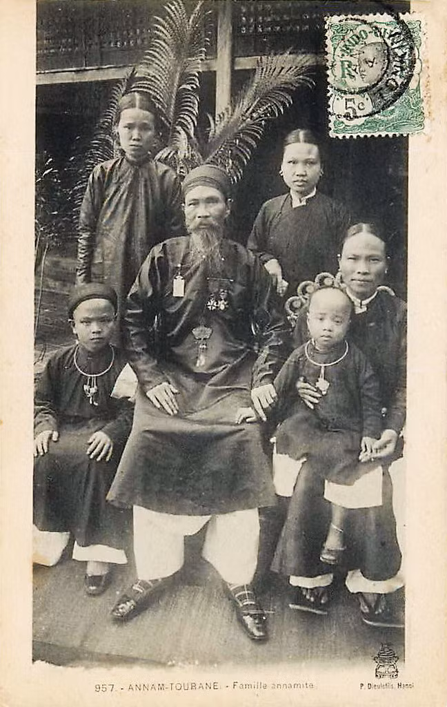 Gia đình một viên quan ở Đà Nẵng thời thuộc địa.