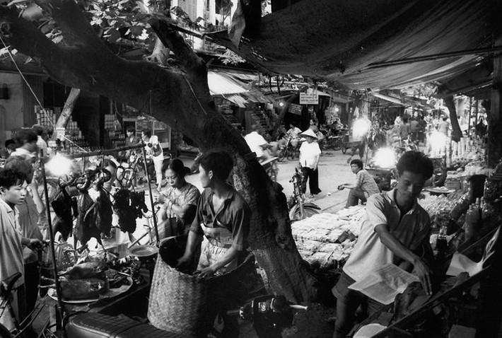 Phố Hàng Buồm năm 1991. Ảnh: Patrick.