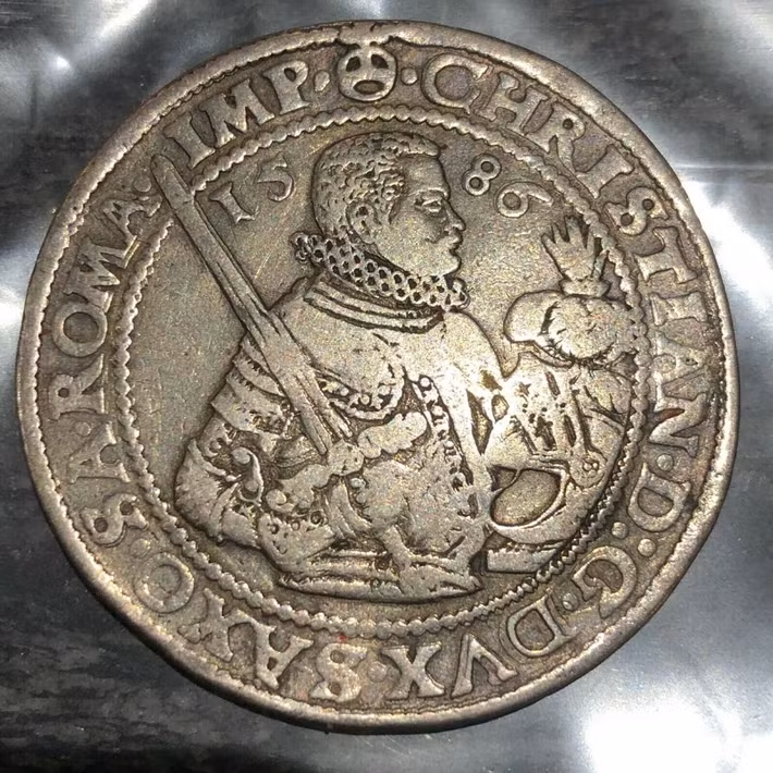 Điều này giúp các vương quốc láng giềng dễ dàng chấp nhận đồng thaler. Điều quan trọng hơn là Schlick đã đúc được nhiều tiền hơn bất kỳ ai.