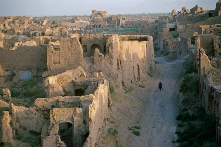 Cảnh tượng hoang tàn ở thành phố Herat năm 1992.