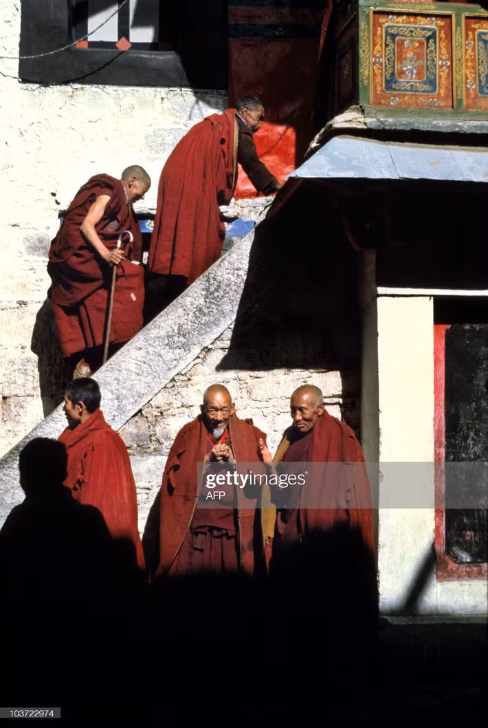 Các Lạt ma ở tu viện Drepung, phía Tây Lhasa.