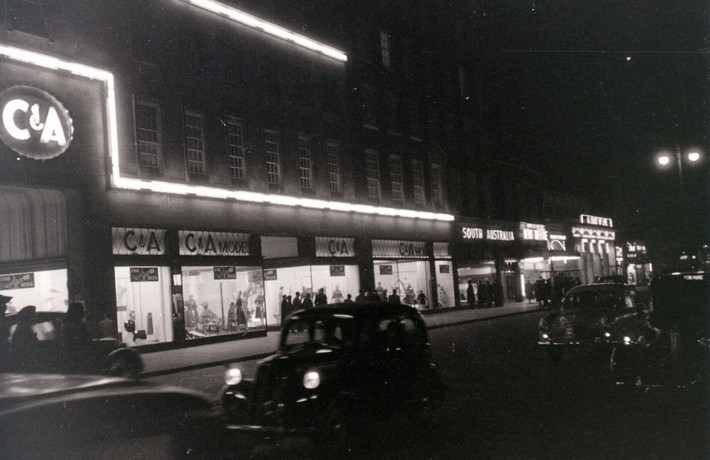 Khung cảnh buổi tối trên phố Oxford, 5/11/1955.