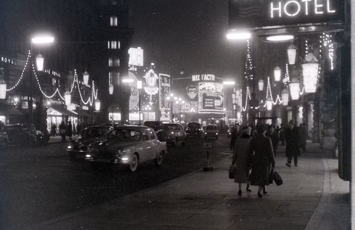 Một hình ảnh khác chụp từ phố Regent, 7/12/1958.