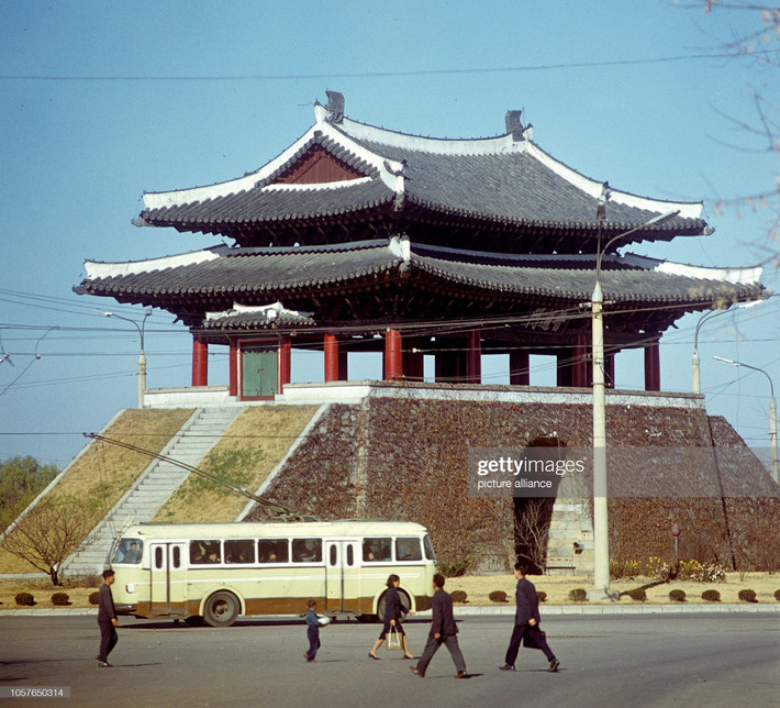 Cổng Potong (Phổ Thông môn), một công trình lịch sử của thành cổ Bình Nhưỡng. Cổng thành này được xây dựng lần đầu vào thế kỷ thứ 6 dưới vương triều Câu Cao Ly, sau đó được xây dựng lại vào năm 1473.