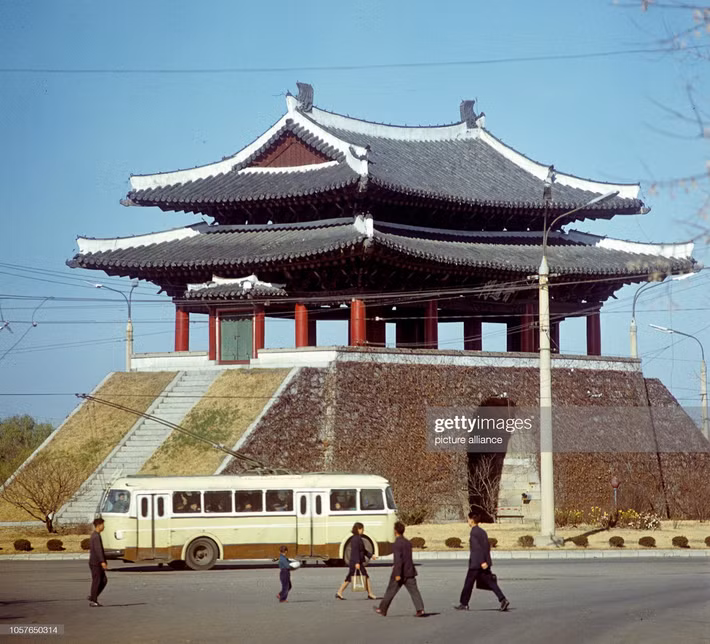Cổng Potong (Phổ Thông môn), một công trình lịch sử của thành cổ Bình Nhưỡng. Cổng thành này được xây dựng lần đầu vào thế kỷ thứ 6 dưới vương triều Câu Cao Ly, sau đó được xây dựng lại vào năm 1473.
