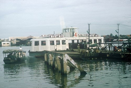 Bến phà Thủ Thiêm.