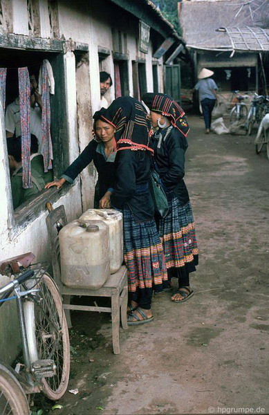 Mỗi một tộc người lại có một trang phục đặc trưng.