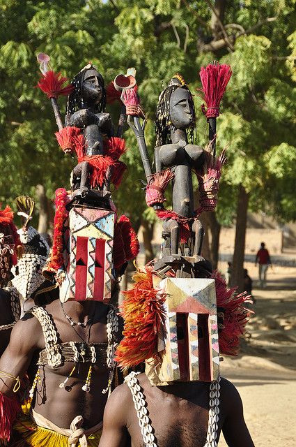 Họ sở hữu nhiều câu chuyện thần thoại và truyền thuyết. Điều đặc biệt là các truyền thuyết của họ chứa đựng những dữ liệu về khoa học vũ trụ chính xác đến kinh ngạc.