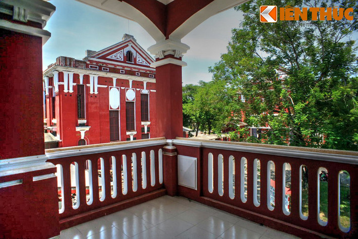 Tuy thời điểm này vốn tiếng Pháp còn ít ỏi, nhưng Nguyễn Tất Thành đã bắt đầu tiếp xúc với sách báo Pháp, bao gồm cả sách báo mượn của những người lính lê dương trong quân đội Pháp. Đây là tiền đề quan trọng để từ đó Người quyết định ra nước ngoài tìm đường cứu nước.