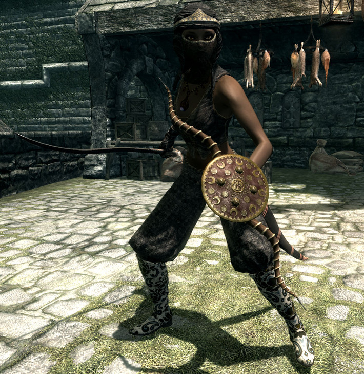 Đầu sừng của madu có thể gắn thêm mũi sắt để tăng tính sát thương. Loại vũ khí này có thể sử dụng để đâm, chọc, nhưng nó thích hợp cho phòng thủ hơn là tấn công và khó có thể gây thương tích chết người.