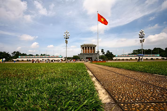 Sau sự kiện trọng đại này, Vườn hoa Ba Đình được người dân Hà Nội gọi là Quảng trường Ba Đình hay Quảng trường Độc Lập và con đường chạy qua quảng trường là đường Độc Lập. Những tên gọi này được giữ nguyên cho đến ngày nay... Ảnh: Tạp chí Kiến trúc.