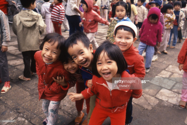 Trẻ em Hà nội nhí nhảnh trước ống kính máy ảnh.