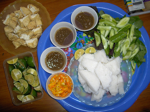 "Mam tom smells wonderful =))" (mắm tôm có mùi rất "tuyệt") là nhận xét của nữ du khách Tây về món bún đậu mắm tôm Hà Nội. Ảnh: Lindushka / Flickr.