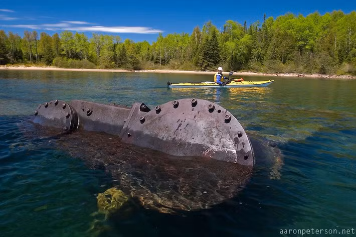 Ngoài những xác tàu có thể nhìn thấy, còn vô số xác tàu đắm chưa được xác định vị trí vì bị vùi lấp dưới bùn. Ngoài ra, việc khảo sát diện rộng cũng không khả thi vì hồ Superior quá lớn và cũng là hồ nước sâu nhất châu Mỹ.