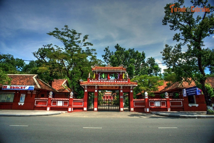 Được công nhận là Di tích quốc gia đặc biệt. Quốc học Huế không chỉ là nơi dạy học mà còn được Nhà nước xếp hạng là Di tích quốc gia đặc biệt, lưu giữ giá trị kiến trúc, văn hóa và lịch sử lâu dài.