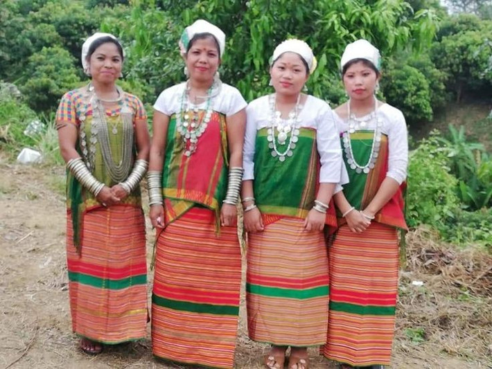  Nền kinh tế gắn với nông nghiệp. Truyền thống canh tác lúa nước và chăn nuôi nhỏ lẻ vẫn đóng vai trò chủ đạo trong đời sống người Bodo. Dù xã hội hiện đại đang thay đổi nhanh chóng, nông nghiệp vẫn là nền tảng văn hóa và sinh kế của cộng đồng. Ảnh: Pinterest.